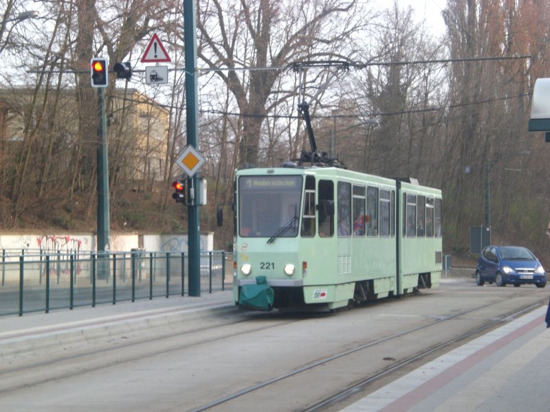 Frankfurt(Oder): Straenbahnlinie 1 nach Neuberesinchen am Bahnhof.