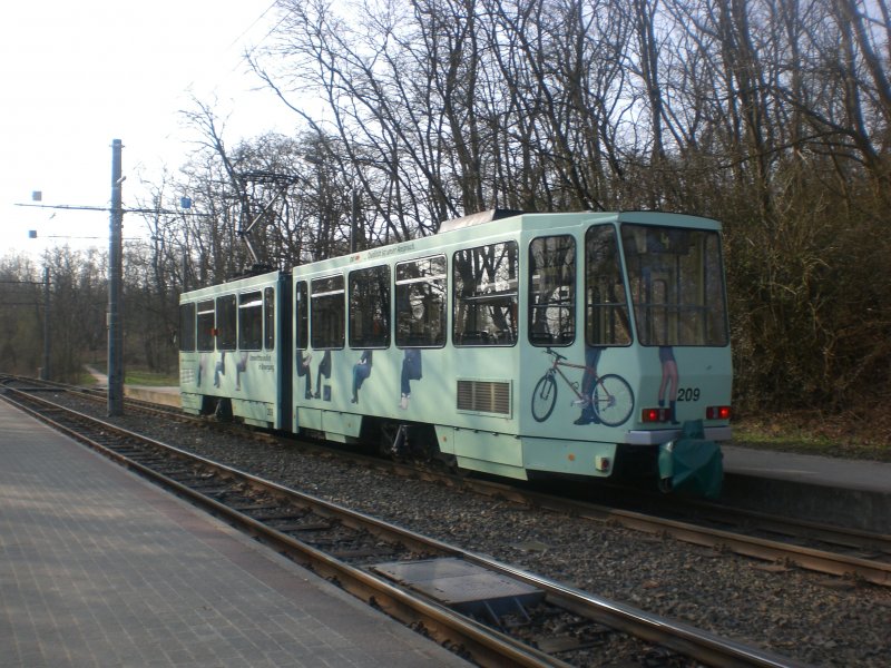 Frankfurt(Oder): Straenbahnlinie 4 nach Stadion an der Haltestelle Kopernikusstrae.