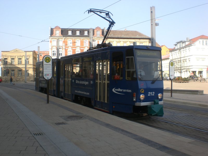 Frankfurt(Oder): Straenbahnlinie 5 nach Messegelnde an der Haltestelle Dresdener Platz.