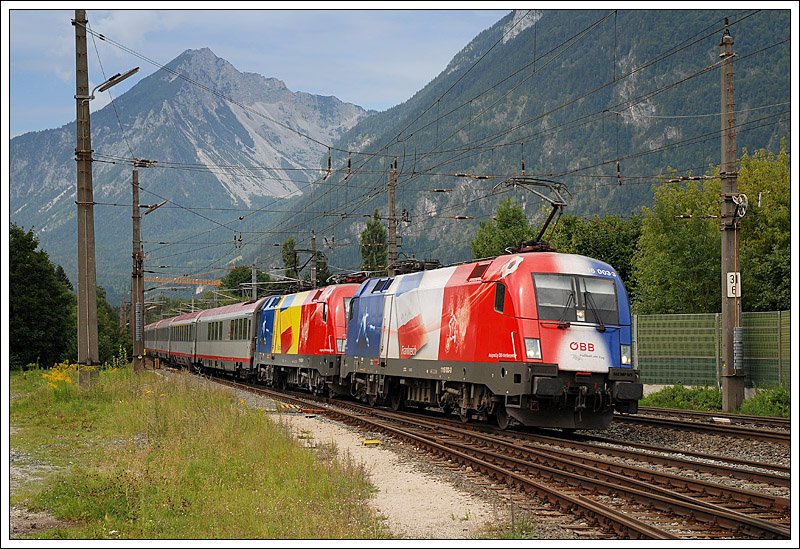 Frankreich vor Rumnien, so lautete die Paarung am 25.8.2008 vor dem OEC 565  Tiroler Festspiele Erl  von Innsbruck nach Wien Westbahnhof. Leider schien zum Aufnahmezeitpunkt bei der Ein-/Durchfahrt in Brixlegg keine Sonne.