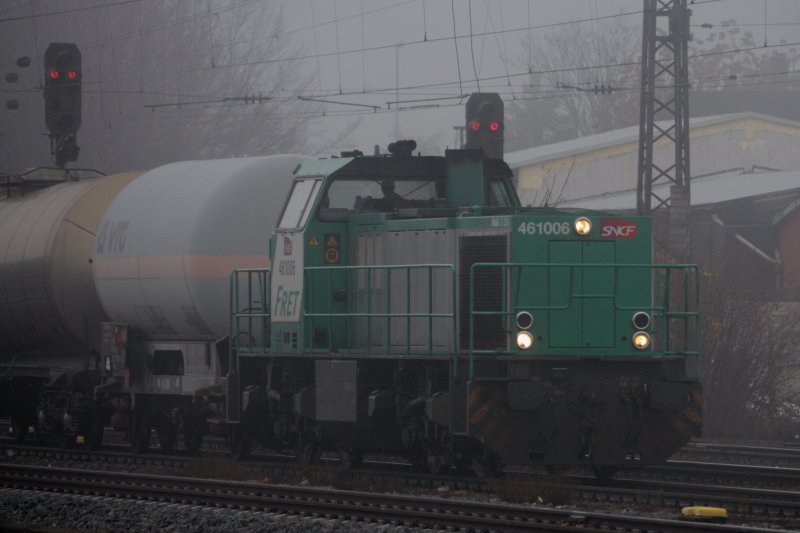 Franz�sische Gastarbeiterin in Ludwigshafen-Oggersheim: FRET 46 1006 der SNCF mit einem kurzen �bergabezug am 6. Feb.2009.
