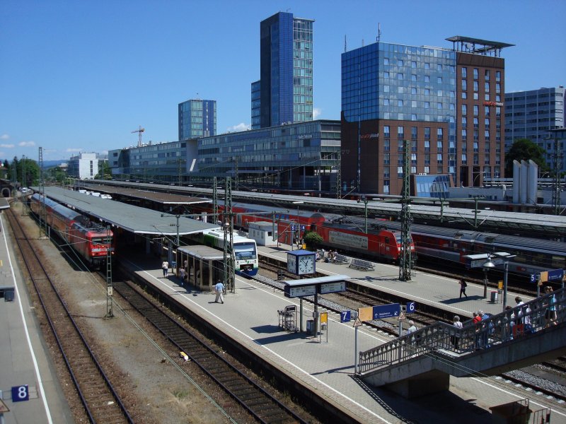 Freiburger Hauptbahnhof-voller Betrieb am 21.06.2008