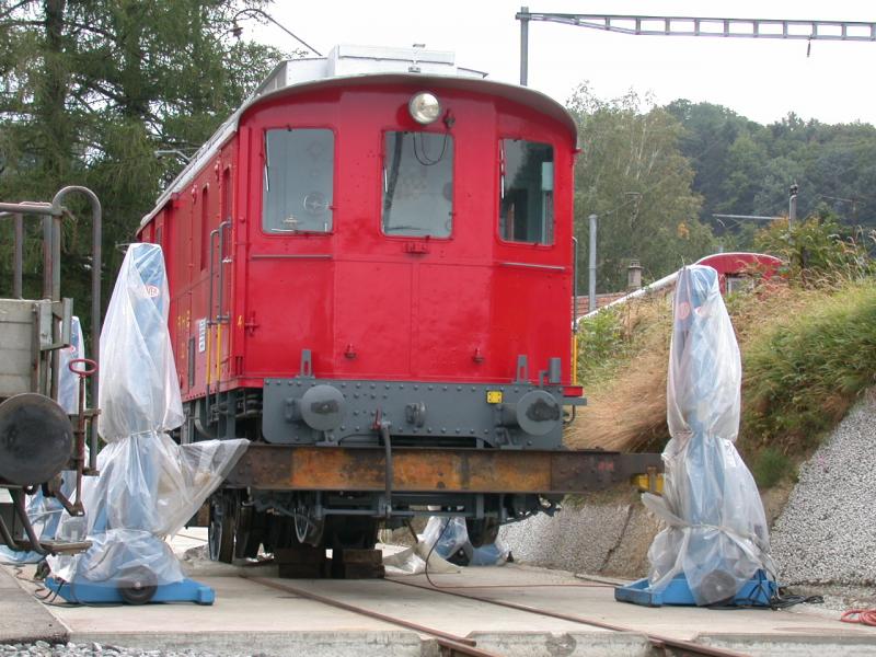 Freiluftwerksttte bei der Rorschach Heiden Bergbahn in Heiden. DZeh 2/4 wurde zum wechseln der Triebachsen aufgebockt.(22.09.2004)