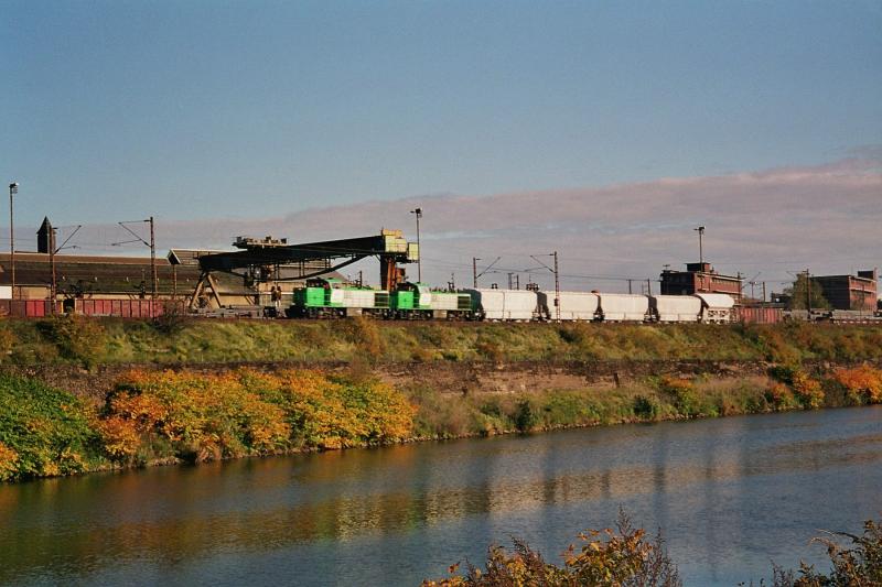 FRET 461 mit Kalkzug am 22.10.04 in Vlklingen hhe Saarstahl.