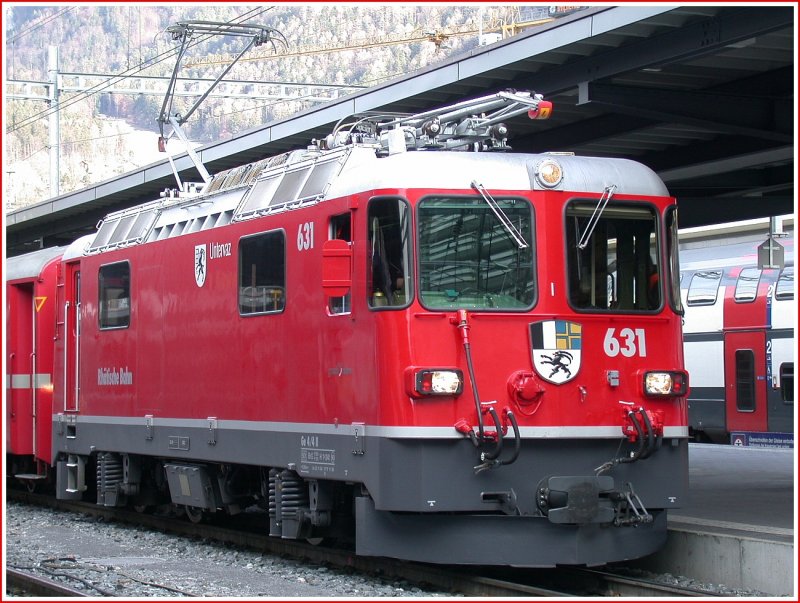 Frisch revidierte Ge 4/4 II 631  Untervaz  steht abfahrbereit in Chur Richtung St.Moritz. (08.01.2007)