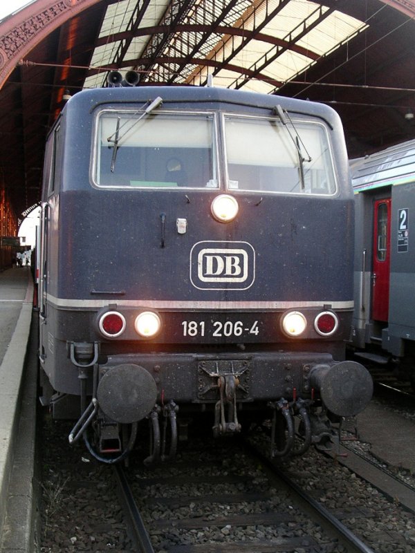 Frontansicht der 181-206 im Straburger Hauptbahnhof.


14.07.2005 Strasbourg