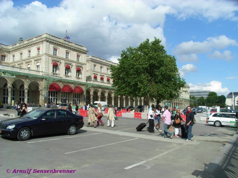 Frontansicht des Gare de l’Est. Er wurde 1849 erffnet. 1854, 1885, 1900 und 1931 wurde er jeweils erweitert und umgebaut.
23.06.2007
