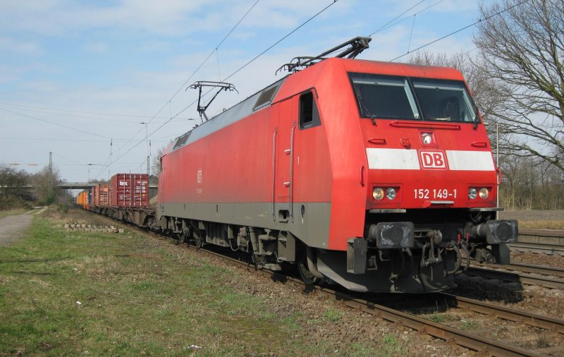 Frontschuss auf 152 149-1 die am 31.03.09 mit dem IKS 43185 Hamburg Alte-Sderelbe - Wolfurt in Radbruch einige berholungen abwartet.