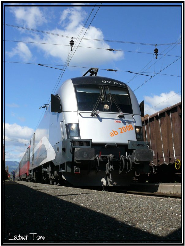 Froschperspektive vom Railjet 1016 034-9 Spirit of Salzburg. Bahnhof Zeltweg am 18.05.2007