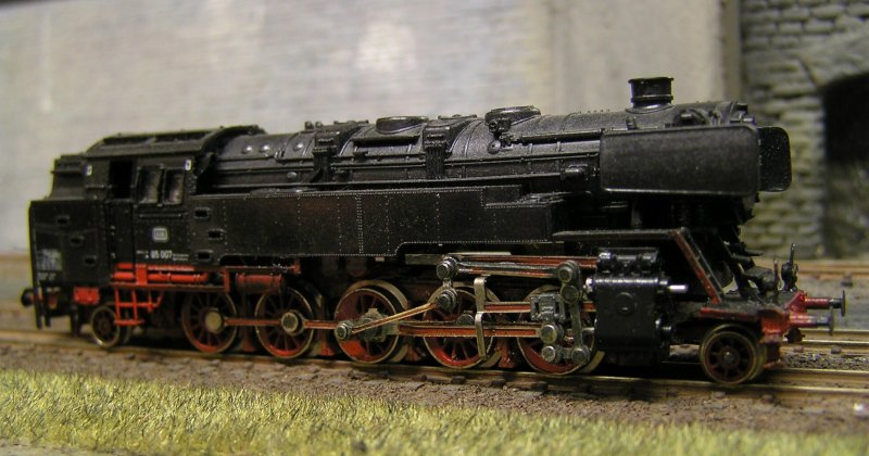 frhe Basteleien: Vor ca. 25 Jahren hat die alte Minitrix 85 eine neue Front bekommen.