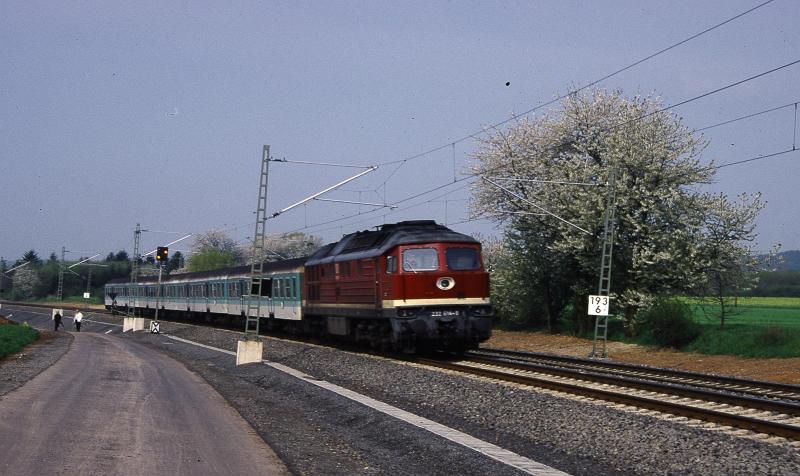 Frhling an der neu berholten Strecke Bebra - Erfurt Interregio mit Diesellok 232  