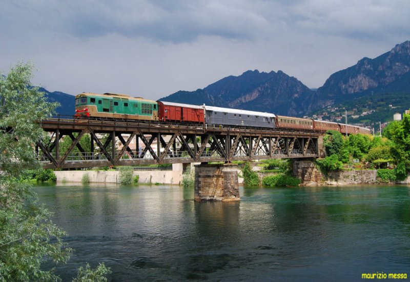 FS D343 2026 crossing the Adda river in Lecco on the 7th of June in 2008. Extra-train  Lecco-Oggiono Express  (Soundscape Train) by CRAMS
