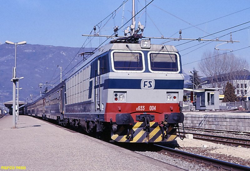 FS E633 004 - one of the four prototypes of this group - in Rovereto on the 19th of February in 1988