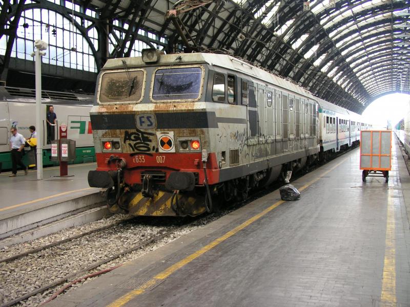 FS e633 007 am 29-7-2004 in Milano Centrale 