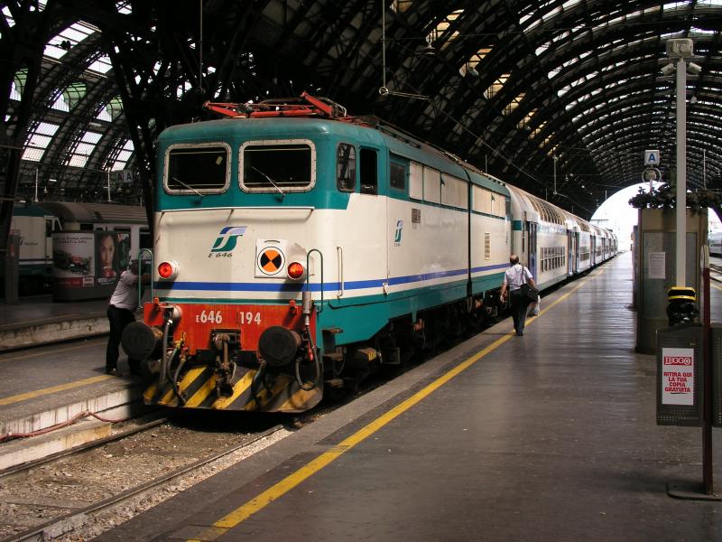 FS e646 194 am 29-7-2004 in Milano Centrale