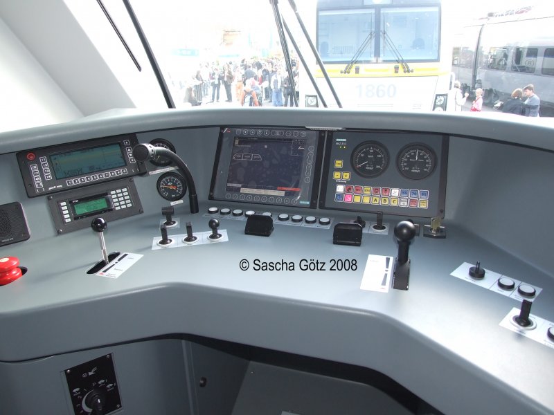 F�hrerstand des ET460 f�r die TransRegio auf der InnoTrans 2008 in Berlin 27.09.08