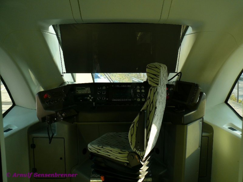 Fhrerstandsansicht des polnischen 19WE-01 -einem neuen dreiteiligen Elektrotriebwagen der Firma Newag.

28.09.2008 INNOTRANS Berlin