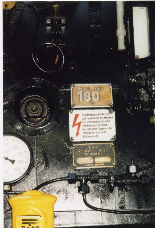 Fhrerstandsdetail der 18 201 am 21.9.02 in Vlklingen.