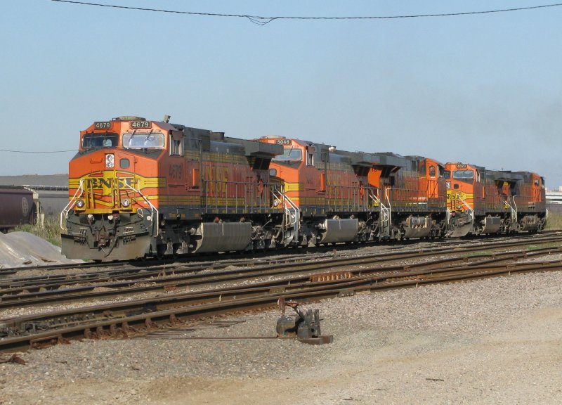 Fnf Dash 9 der BNSF sind am 24.2.2008 in Galveston (Texas) abgestellt. 