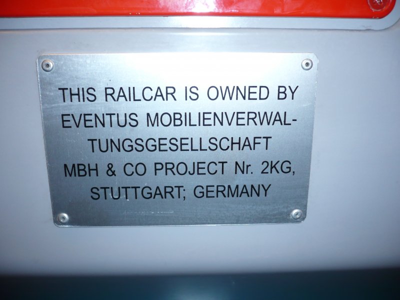 Fr diejenigen, die es noch nicht wissen...
Jeder Personenwagen der SNCB Typ I 11 hat so ein Schild ber den Tren hngen.
(Aufgenommen am 27.12.08 im IC A Eupen - Oostende)

P.S: Wei jemand, warum es Tage gibt, an denen man in den ersten       beiden Personenwagen beim IC A hinter der Lok nicht einsteigen darf bzw kann??
