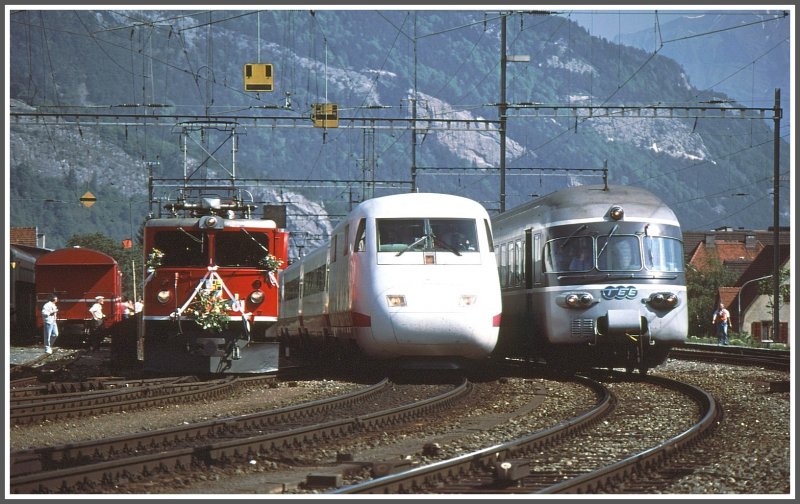 Fr das Jubilum 100 Jahre RhB fuhren drei Zge gleichzeitig in Chur ein, nmlich die Ge 6/6 II 701  Raetia , ein ICE-V der DB und die  graue Maus  RAe TEE II. (Archiv 05/89)