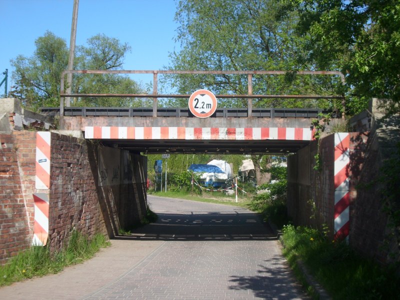 F�r Leute mit einer K�rpergr��e von mehr als 2,20m wird diese Br�cke zwischen Lauterbach Mole und Lauterbach etwas zu eng !