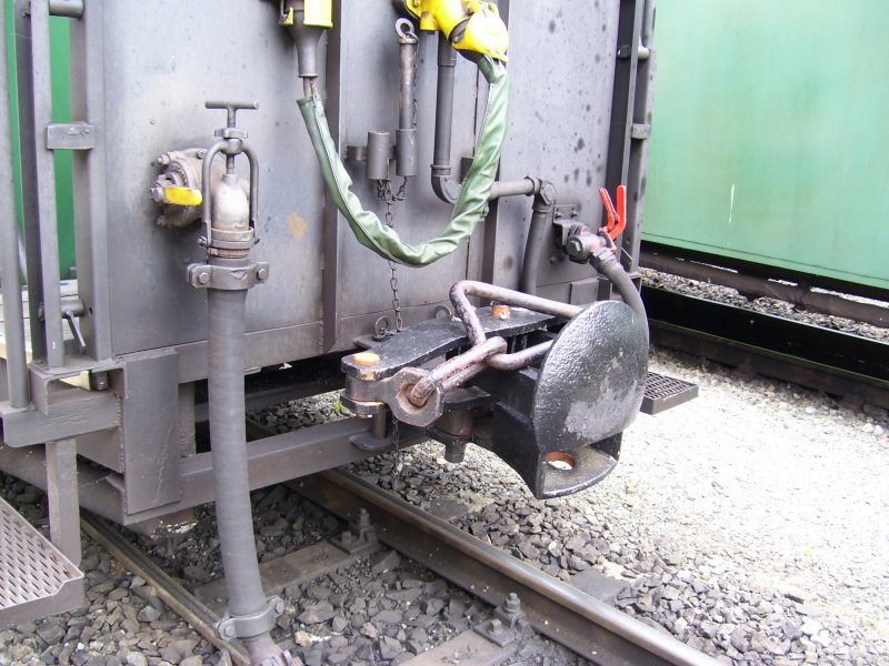 Fr Lok 20 wurden eigens die Kupplungen an den Endwagen des Zuges getauscht.