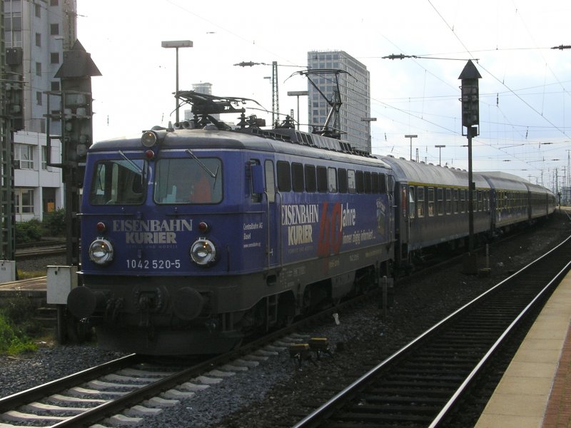 Fr mich heute berraschend,die BB 1042 520-5 (40 Jahre Eisenbahn-Kurier) vor dem DPE 88271 vom Eurostrand Mosel,
Ausfahrt Dortmund Hbf.,Gleis 10.(04.10.2008)
