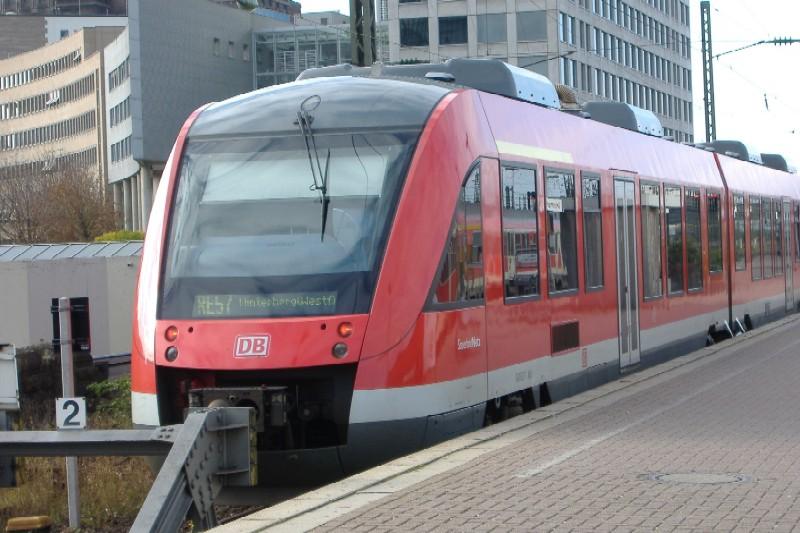Fr das neue  Sauerland-Netz  wurden 2005 neue Triebwagen der Baureihe 648 beschafft, 01.11.2005 Dortmund Hbf.