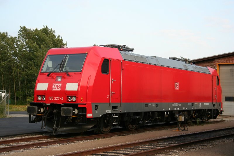 Fr Scandinavien zugelassene DB 185 327-4 am 29.6.2008 in Padborg.