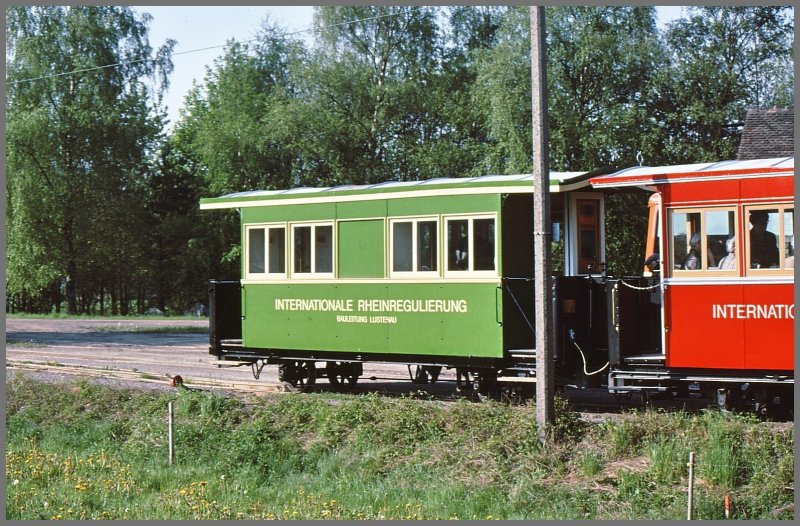 Fr Schlechtwettereinstze besitzt die Rheinuferbahn einige geschlossene Personenwagen, darunter zwei ex Steyrtalbahn. (Archiv 05/91)