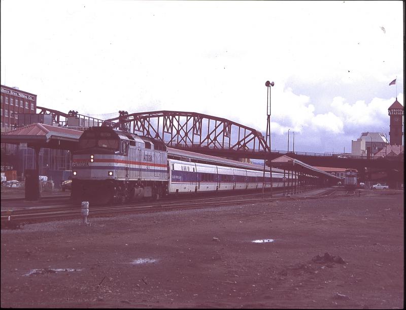 Fr den Schnellverkehr Portland - Vancouver beschaffte die Amtrak Talgo Zge aus Spanien, hier in Portland Union Station (Sommer 96)