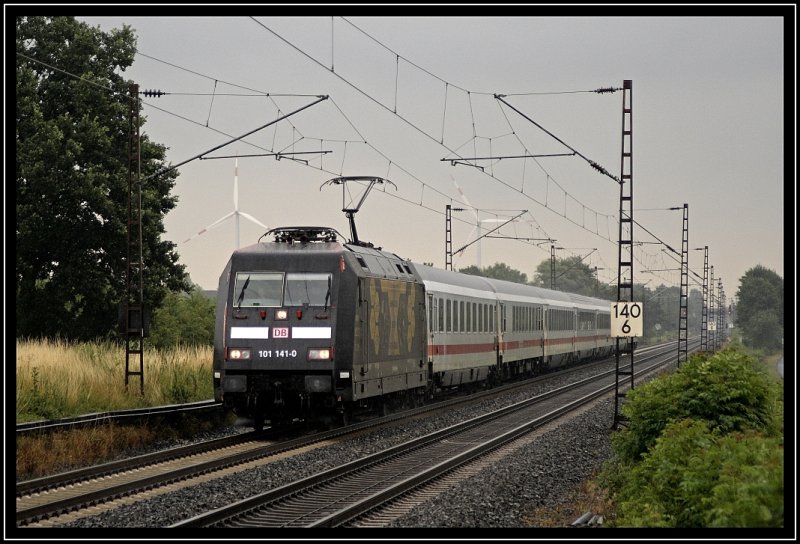Fr sie wurde ein kleiner Ausflug nach Nordbgge unternommen: 101 141 (9180 6101 141-0 D-DB) ist mit dem IC 2156, Erfurt Hbf - Dsseldorf Hbf, bei Nordbgge unterwegs. (11.07.2009)