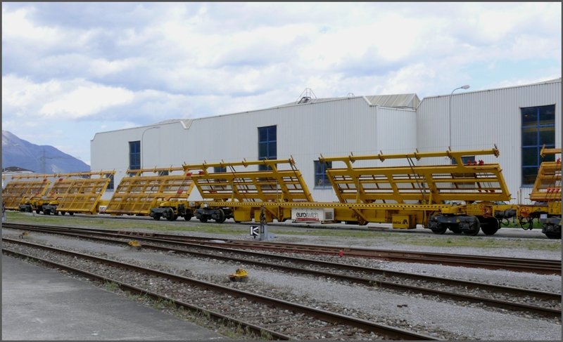 Fr den Transport von vormontierten Weichen werden diese Wagen verwendet. (02.05.2008)