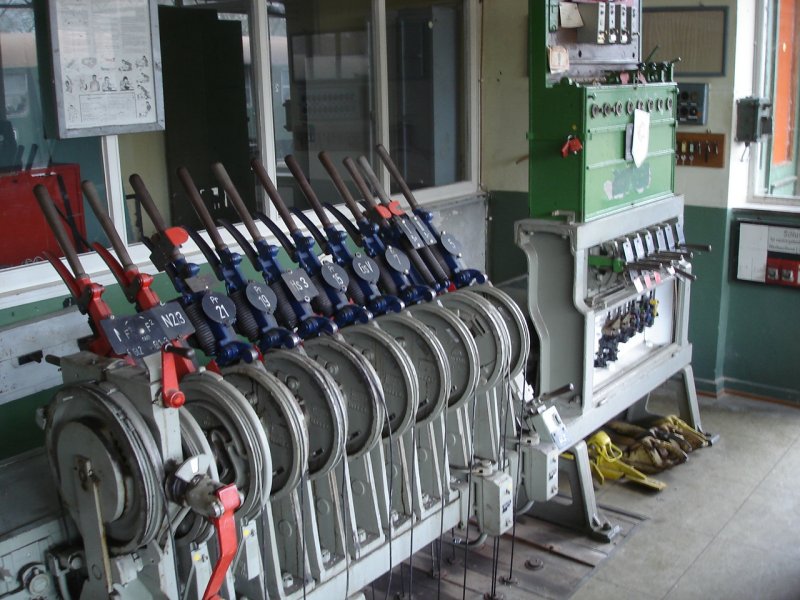 F�r unsere Stellwerksfreunde: Dies ist das Stellwerk in Bad Schwalbach. Stand: 2.12.06