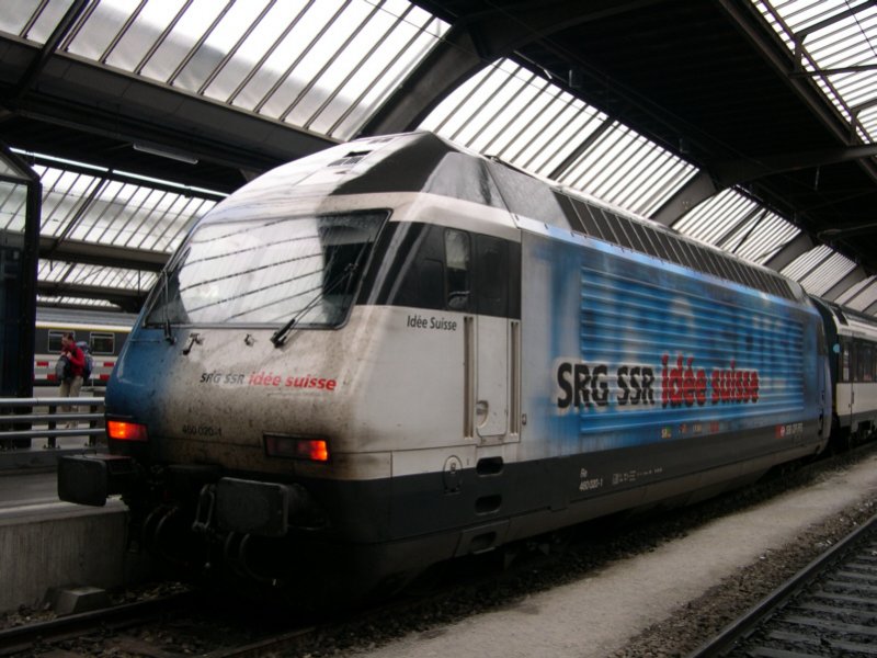 Fr die Unternehmensgruppe der schweizer Sendeanstalten  idee suisse  wirbt am 08.04.2005 die SBB Re 460 020-1 im Hauptbahnhof von Zrich. Fr meine Begriffe eine sehr gelungene Werbelok.