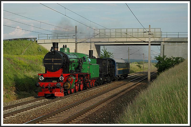 Fr die Veranstaltung  Ungarn zu Besuch in Strasshof  am 10.6.06 und die Dampfsonderfahrten am 11.6.2006 nach Mrzzuschlag, wurden bereits am 9.6.2006 die beiden ungarischen Dampfloks 109.109 und 204 als LP 32168 von Hegyeshalom nach Strasshof berstellt. Die Aufnahme des LP 32168 entstand zwischen Gramatneusiedl und Himberg.