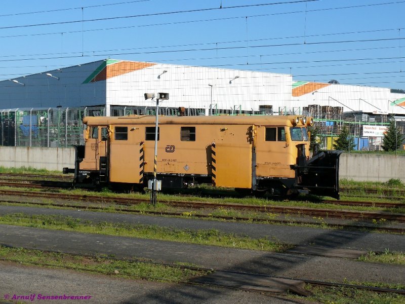 F�r den Winterdienst im Erzgebirge: Selbstfahrender Schneepflug KSP411S137 der CD.
Der Triebwagen hat an beiden Seiten verstellbare R�umschilde und hochklappbar Puffer.

11.05.2008 Chomutov (Komotau)
