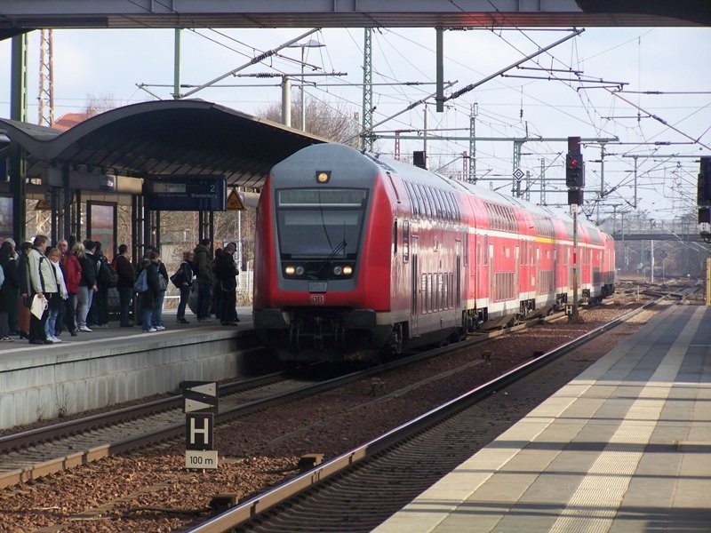 Frstenwalde/Spree Bahnhof   Gleis 2  Fhrt der Zug Line RE1  aus Frankfurt/Oder ein.
Aufgenommen am 9 Februar 09
