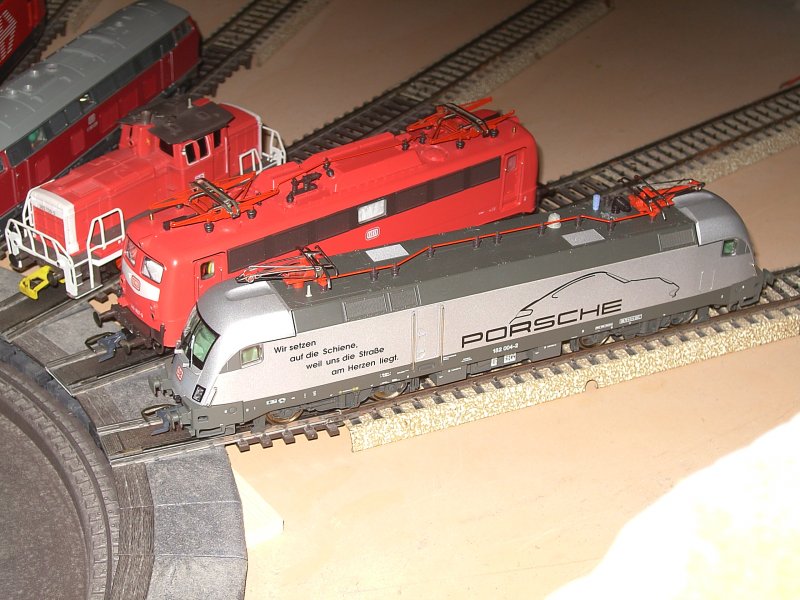 Full House im BW wegen Bahnstreik. Die Loks von Links nach Rechts: BR365 709, BR 140 807, BR182 004