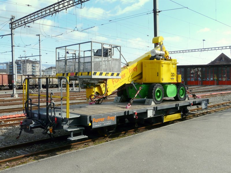 Furrer & Frey Fahrleitungsbau mit dem Gterwagen P 10129 im RBS Bahnhofsareal von Solothurn am 15.03.2009