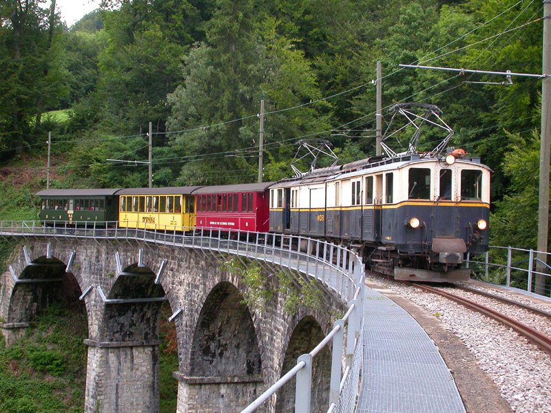 FZe 6/6 2002 ex MOB BC 21 ex CEV As 2 AB 121 ex RhB viaduc de la Baye de Clarens 23.08.2008
