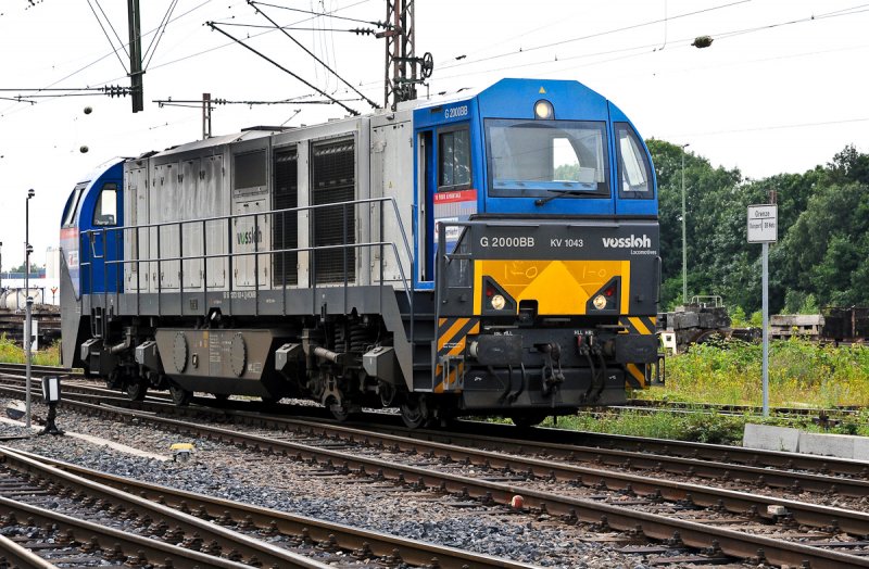 G 2000 eingestellt als Leihlok bei Kombiverkehr setzt in Duisburg Ruhrort um. 11.07.2008