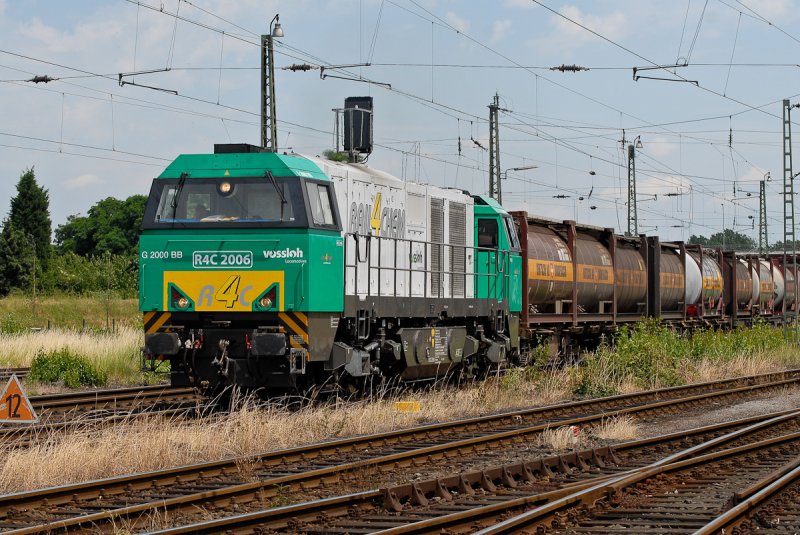 G 2000 (R4C 2006) mit einem Kesselwagenzug in Duisburg Rheinhausen. 22.06.2008