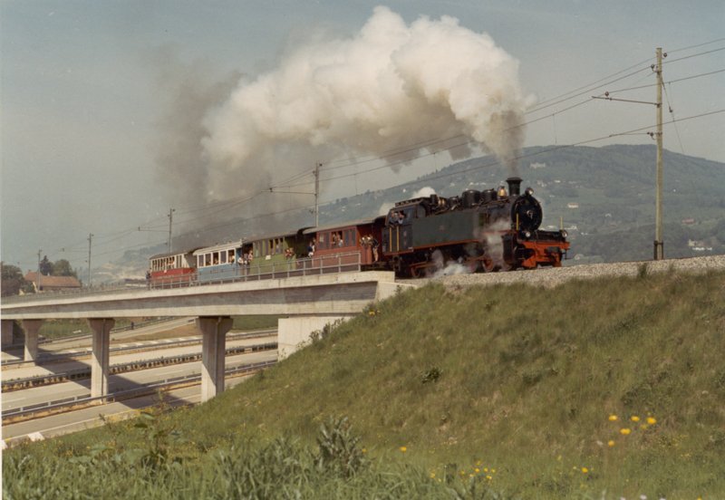 G 2x3/3 104 ex SEG C 3 ex GFM C 23 ex GFM C 53 ex VWB B 21 sur le Pont de l'Autoroute  St Lgier t 1970
Archive CEV de ma collection