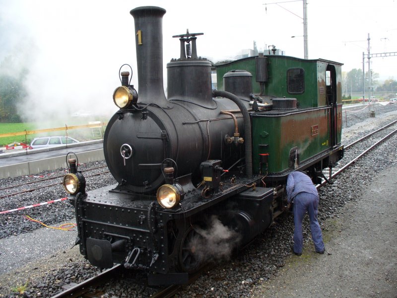 G 3/4 1 im Bahnhofsareal von Untervaz am 29.10.2006 beim Grossen Dampfloktreff und viel Regen.....