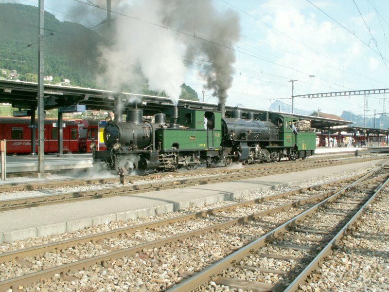G 3/4  Rhtia  Nr.1 und G 4/5  Albula  Nr.107 beim rangieren in Landquart.Sie fhren in wenigen Minuten einen Extrazug zum Bahnhofsfest nach Bonaduz.10.06.07