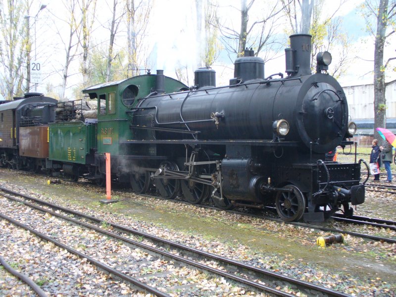 G 4/5 107 Beim RhB Dampflokfest in Untervaz am 29.10.2006