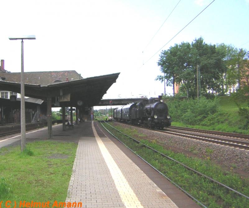 G 8 Nummer 4981  Mainz ,  1913 bei Hanomag gebaut (bis 1917 KPEV G 8  Mnster 4981 ) fuhr am 05.05.2005 mit einem Zubringerzug vom Darmstdter Hauptbahnhof zum Eisenbahnmuseum Darmstadt-Kranichstein, wo vom 5. - 8. Mai 2005 die 6. Kranichsteiner Eisenbahntage stattfanden, durch den Bahnhof Darmstadt Nord.