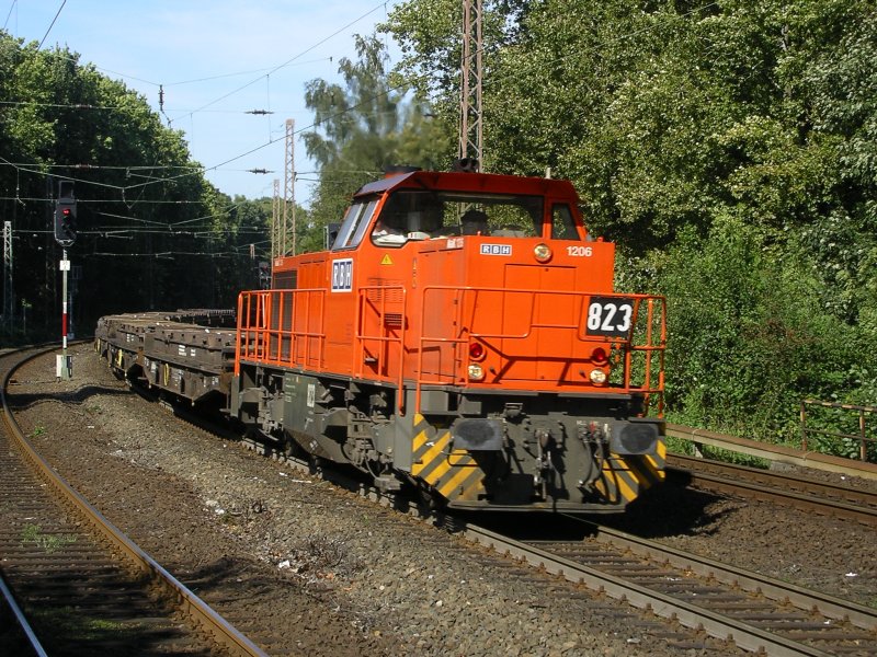 G1206 ,RBH 823,mit Leerwagen fr Blechrollen nach Bochum Nord.(09.09.2008)